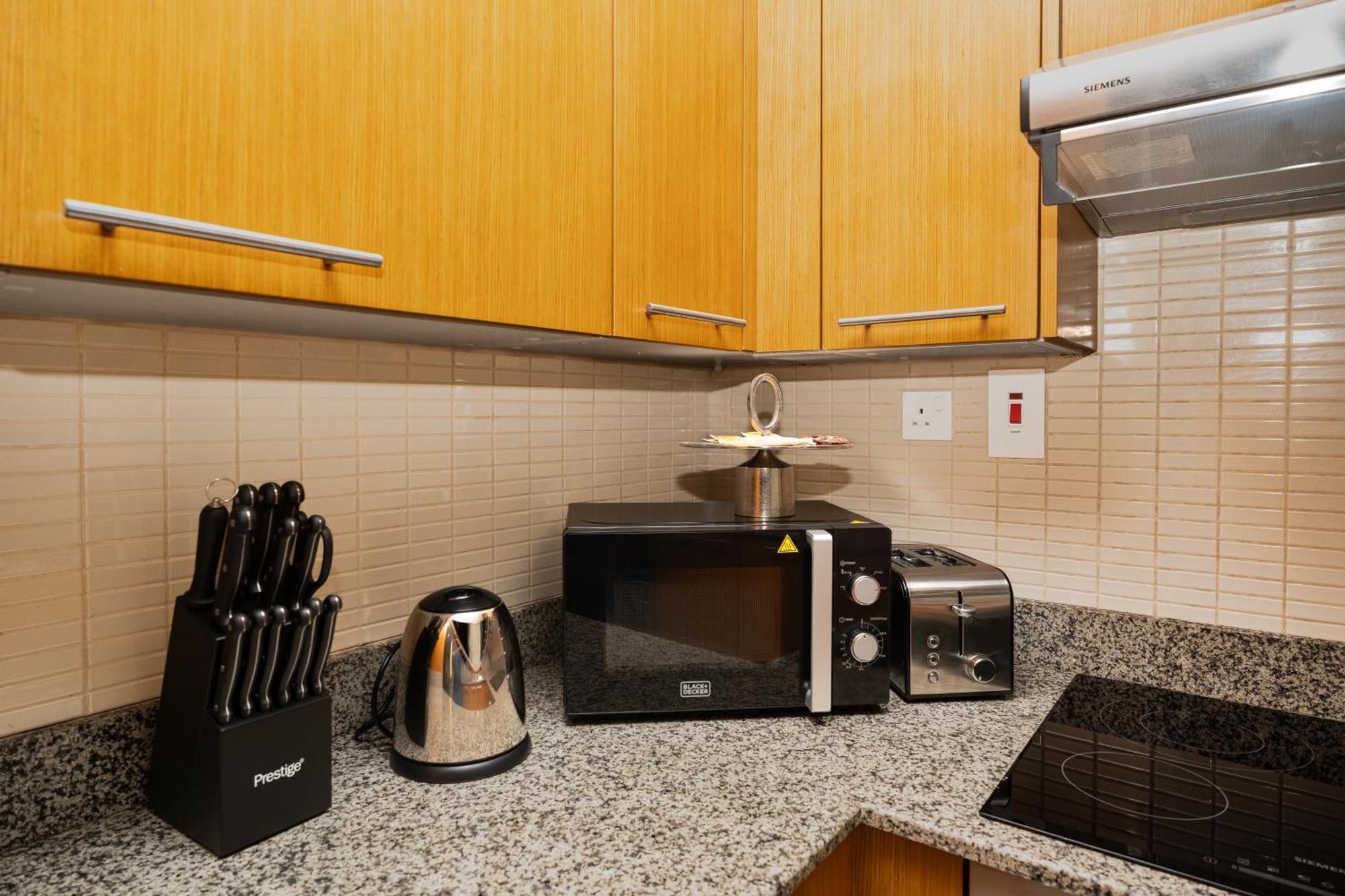 Apartment Escape 24 Homes - Bay Square - Business Bay *
