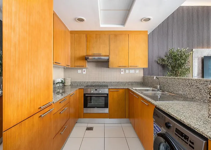 Escape 24 Holiday Homes - Bay Square - Studio Business Bay Dubai