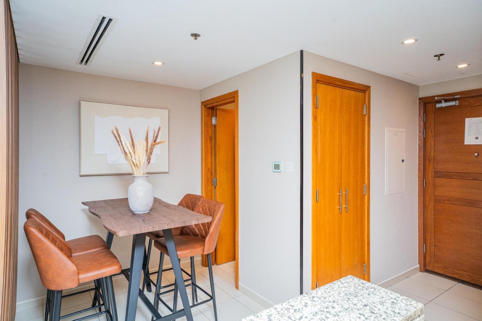 अपार्टमेंट Escape 24 Homes - Bay Square - Business Bay
