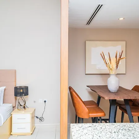 Escape 24 Holiday Homes - Bay Square - Studio Business Bay Dubai Exterior photo