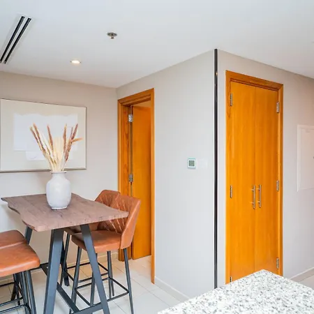 Escape 24 Holiday Homes - Bay Square - Studio Business Bay Dubai Exterior photo