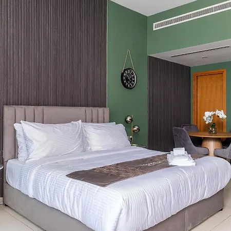 Escape 24 Holiday Homes - Bay Square - Studio Business Bay Dubai Exterior photo