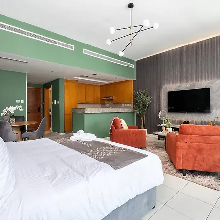 Escape 24 Holiday Homes - Bay Square - Studio Business Bay Dubai Exterior photo